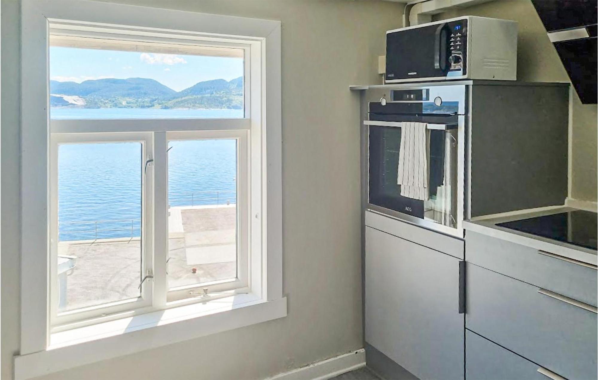 Awesome Home In Kristiansund With House Sea View Eksteriør bilde