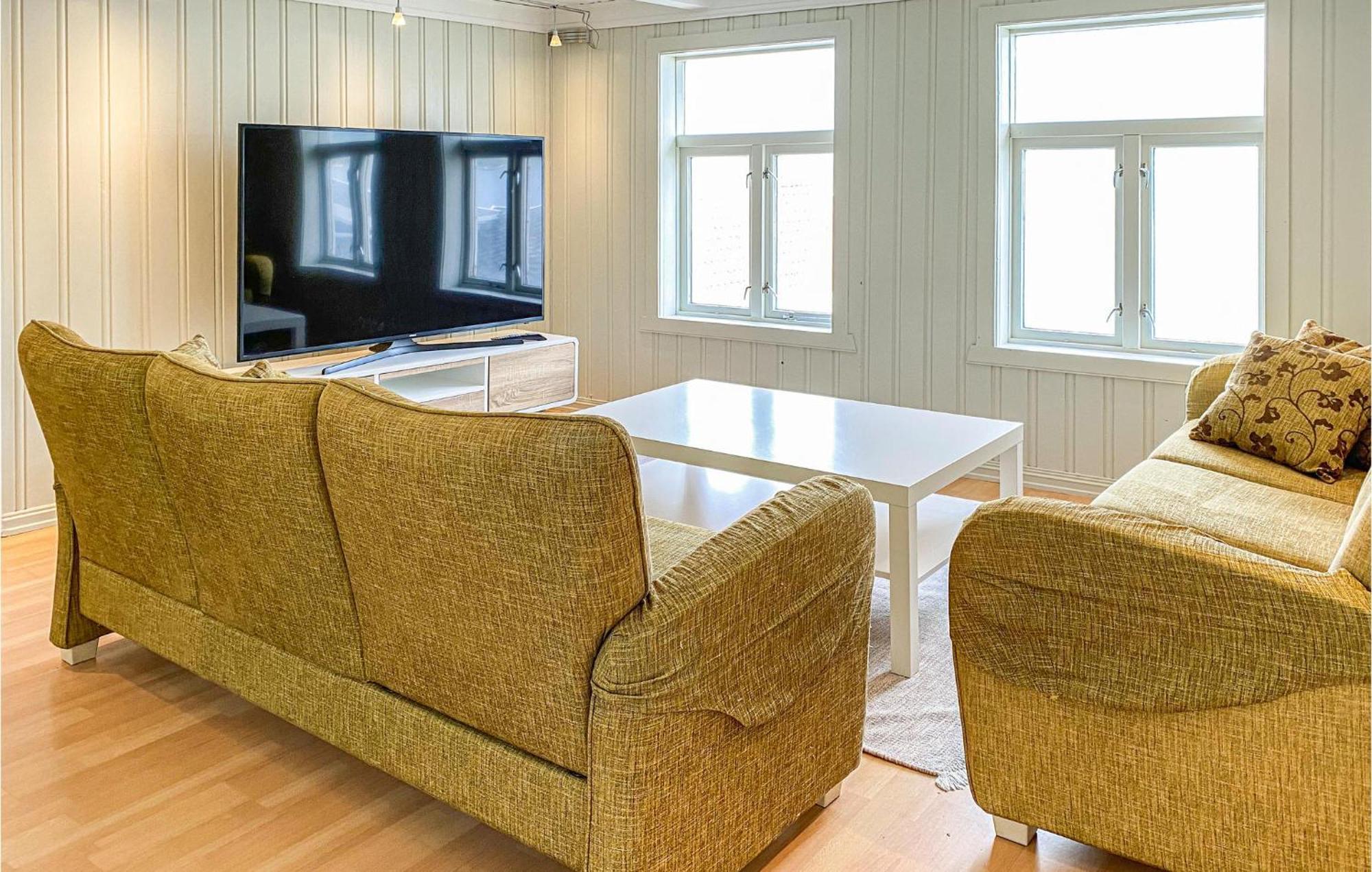 Awesome Home In Kristiansund With House Sea View Eksteriør bilde