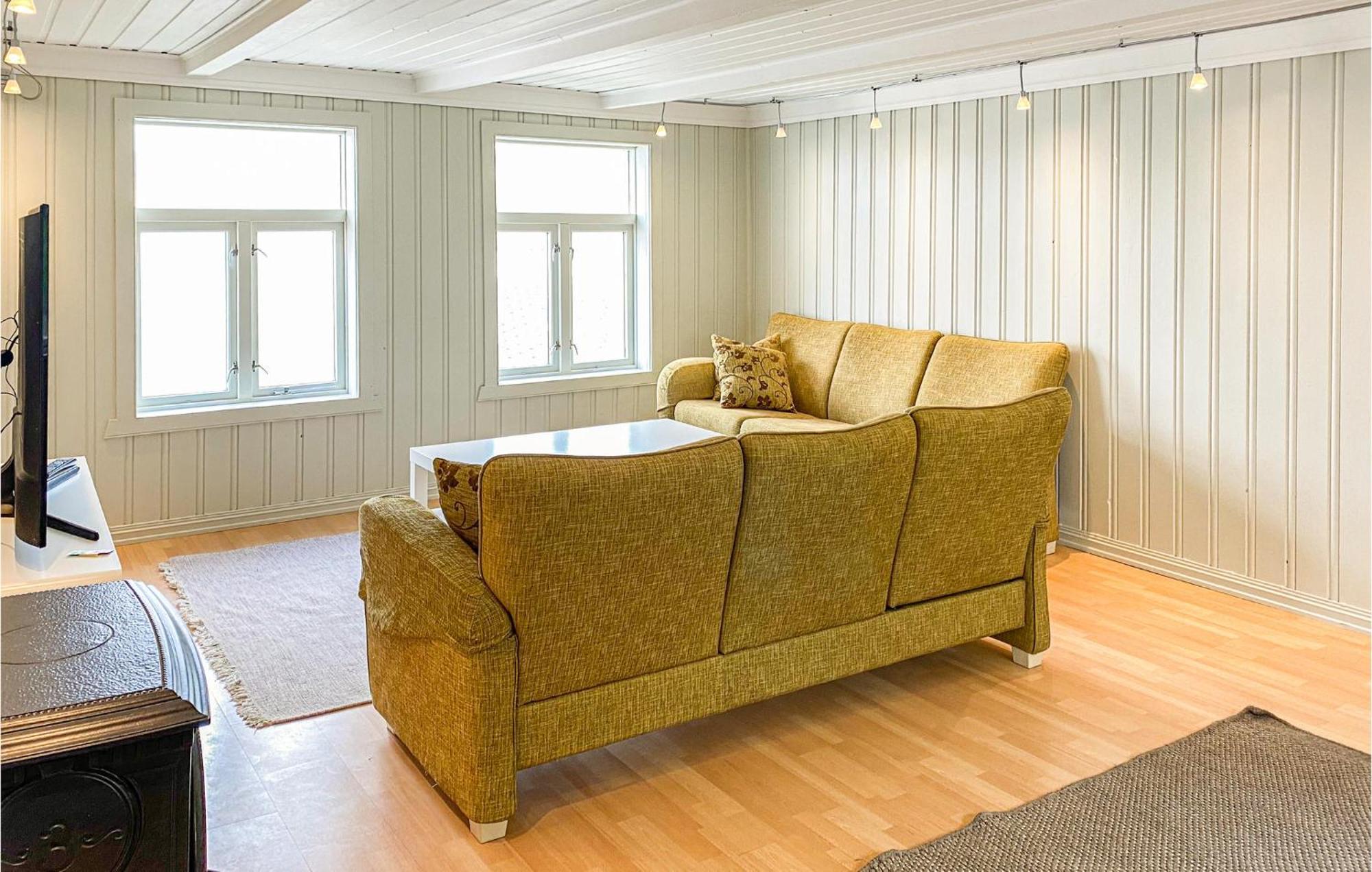 Awesome Home In Kristiansund With House Sea View Eksteriør bilde