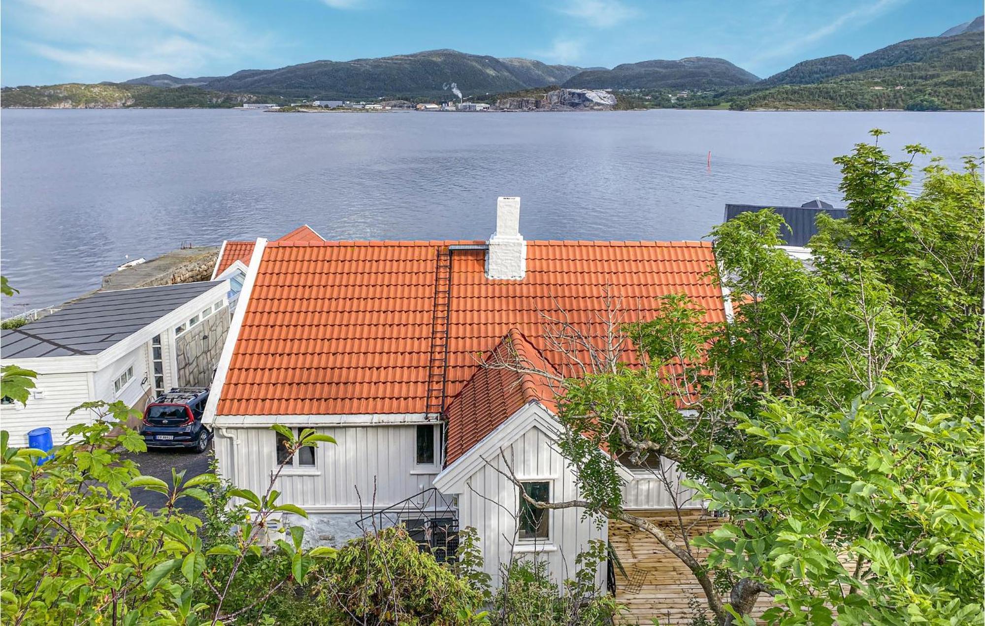 Awesome Home In Kristiansund With House Sea View Eksteriør bilde